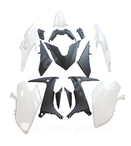 KIT DE PLASTICOS YAMAHA TMAX 560 2020 BLANCO / NEGRO COMPETICION ( 15 PIEZAS ) R: 367317B